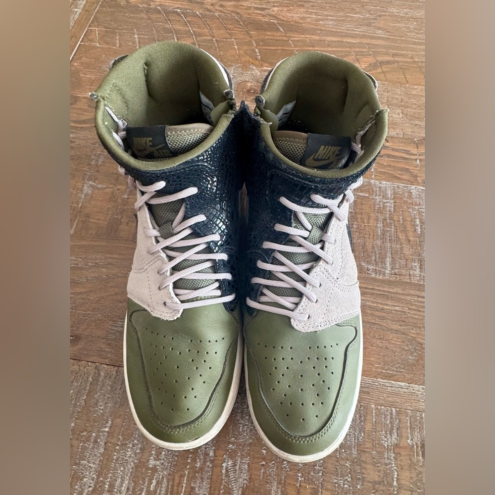 Women's Air Jordan 1 Rebel XX sneakers in the "Olive Canvas" colorway, Size 8.5